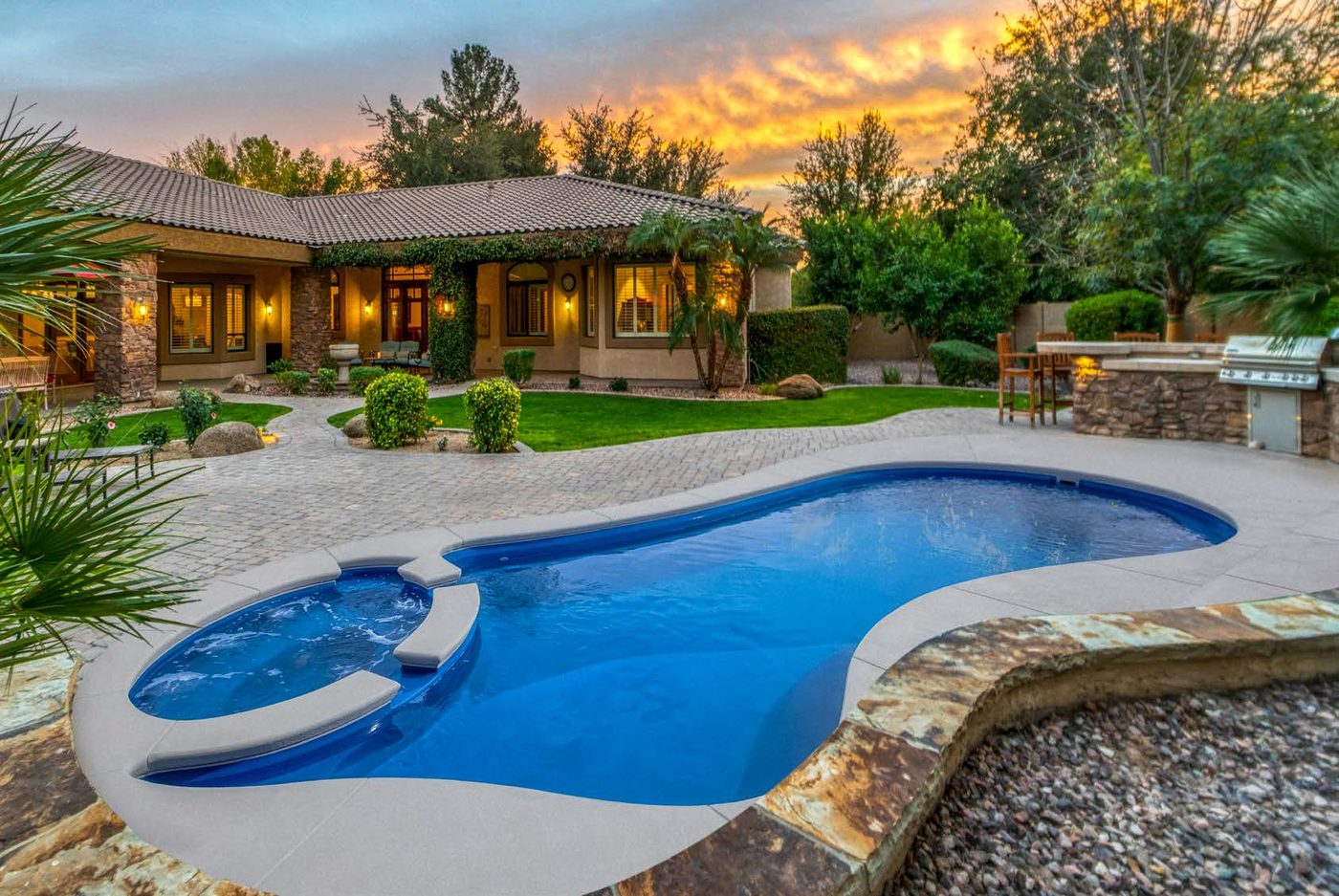 The Falls fiberglass pool, presented in Abyss Blue