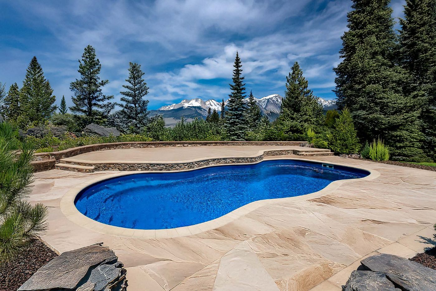 The Sequoia fiberglass pool, presented in Abyss Blue